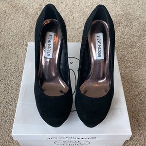 Steve Madden Black Suede Platform Pumps